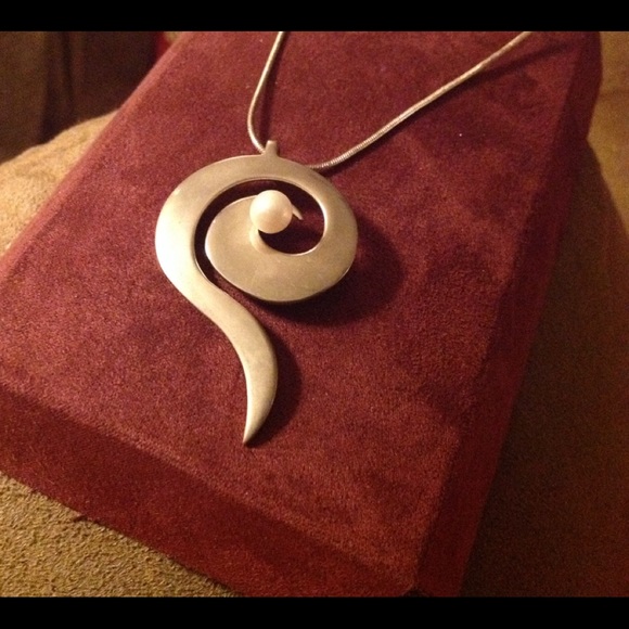 vantel Jewelry - Vantel Pearls sterling necklace "empowerment"